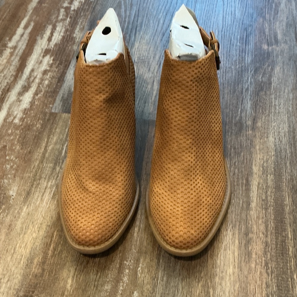 Qupid Textured Brown Ankle Booties